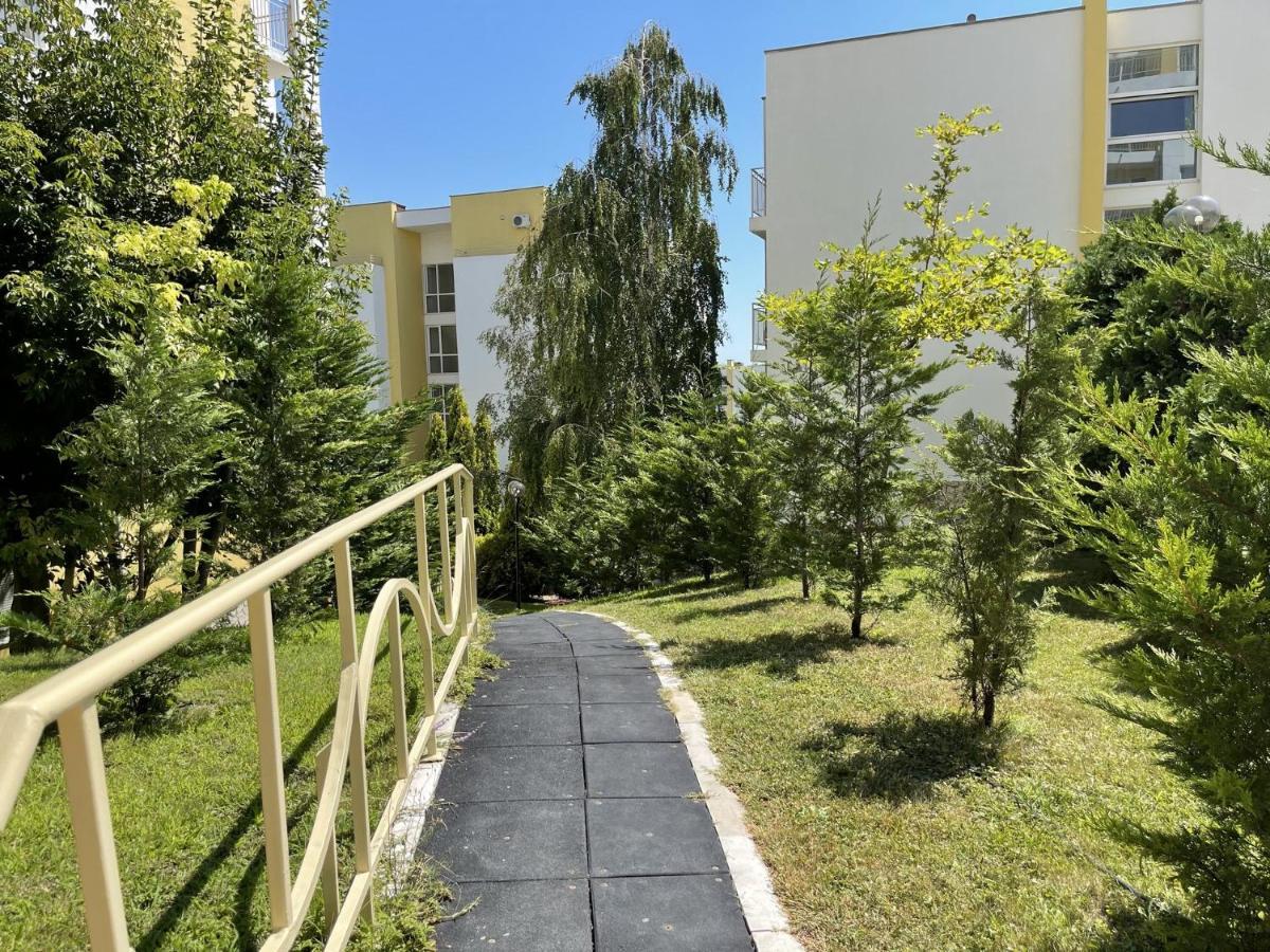 Fort Noks - Menada Apartments Sveti Vlas Bagian luar foto
