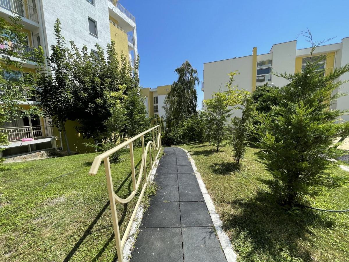 Fort Noks - Menada Apartments Sveti Vlas Bagian luar foto