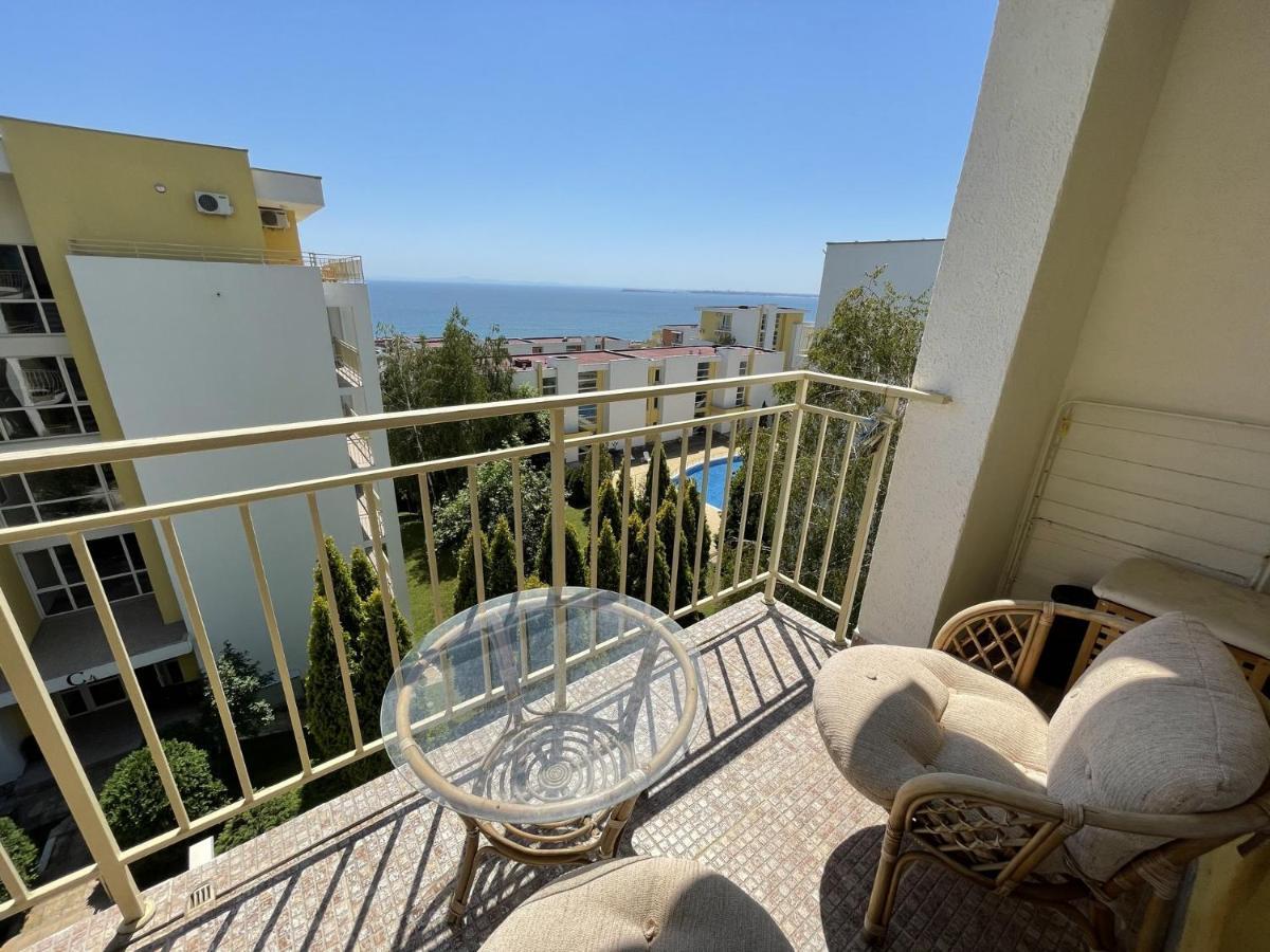 Fort Noks - Menada Apartments Sveti Vlas Bagian luar foto
