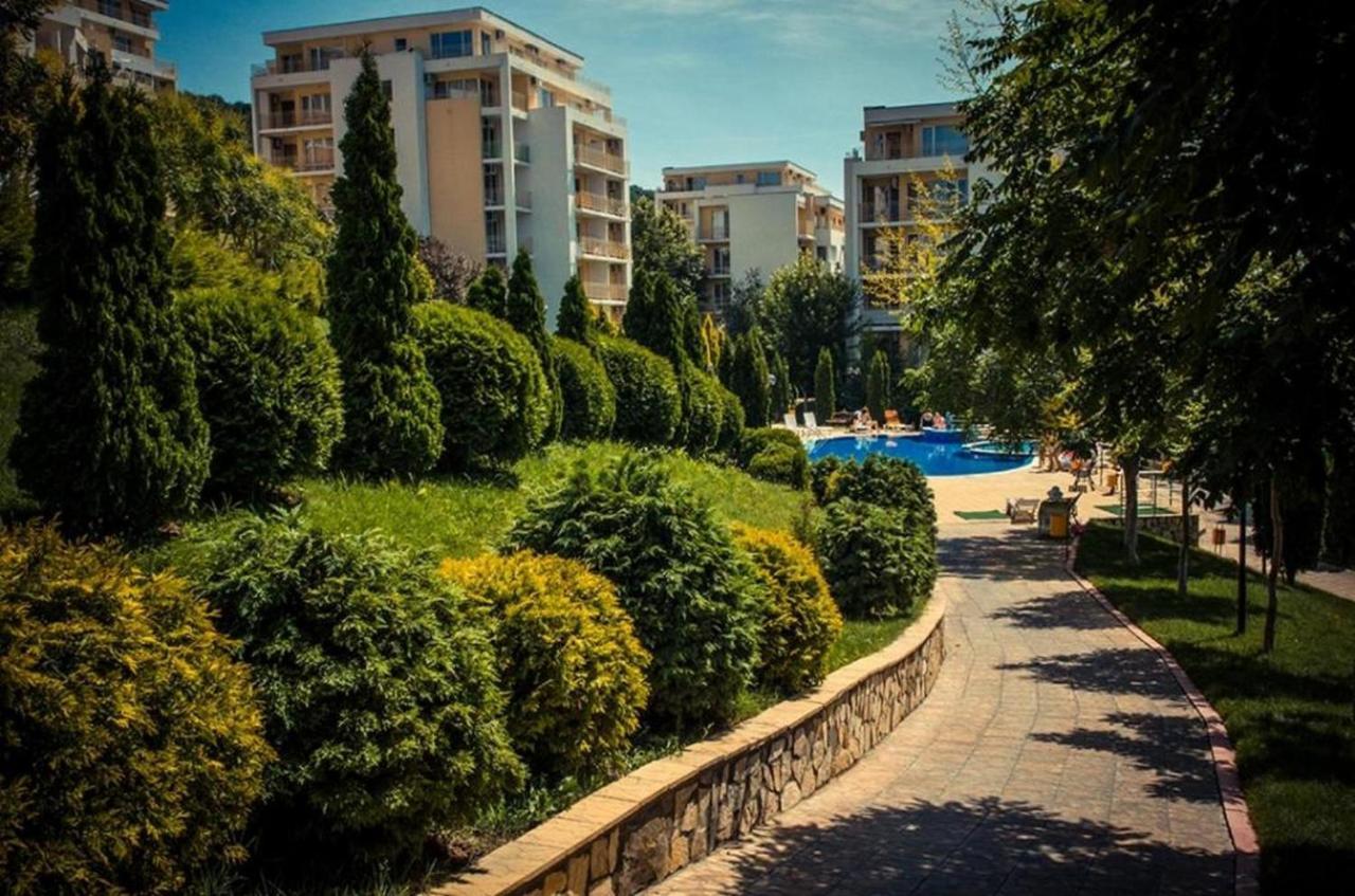 Fort Noks - Menada Apartments Sveti Vlas Bagian luar foto