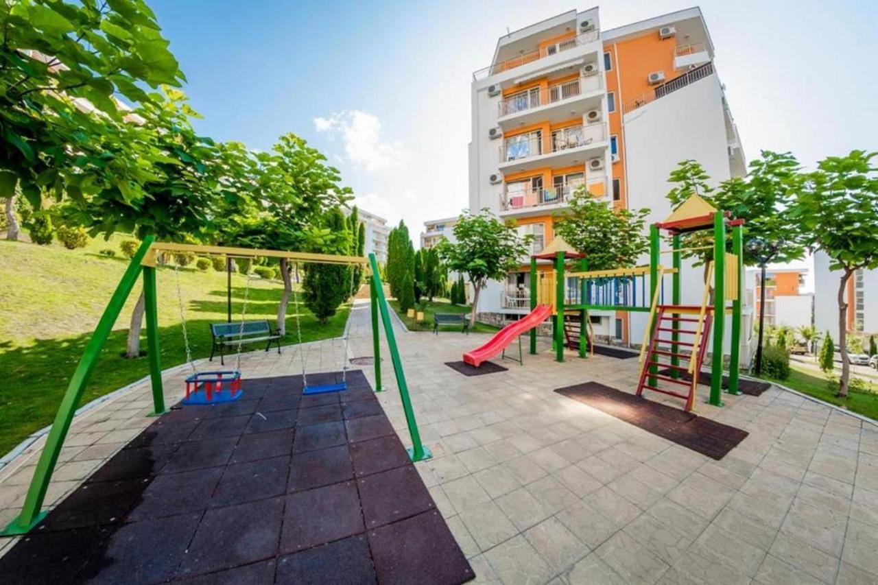 Fort Noks - Menada Apartments Sveti Vlas Bagian luar foto