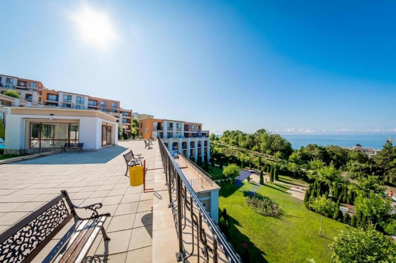 Fort Noks - Menada Apartments Sveti Vlas Bagian luar foto