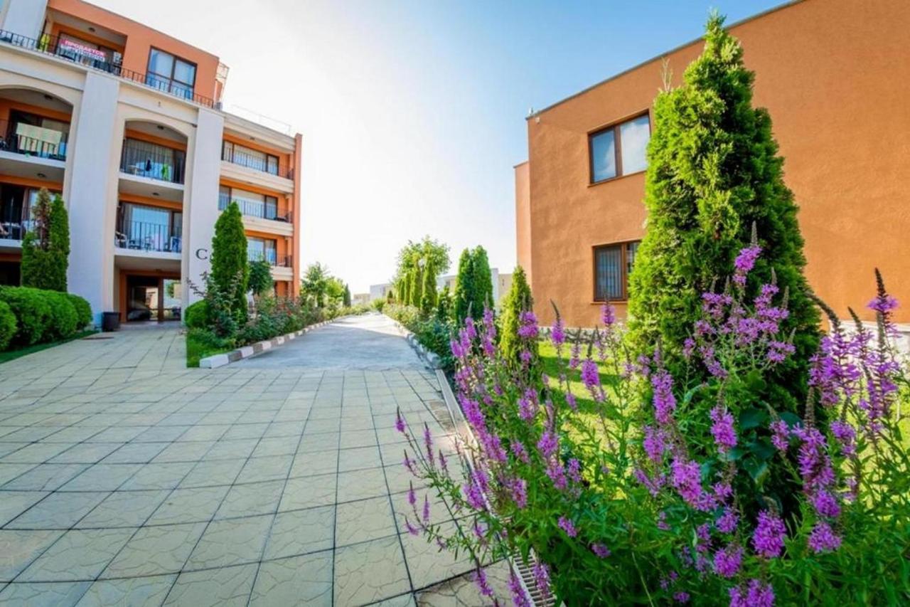 Fort Noks - Menada Apartments Sveti Vlas Bagian luar foto
