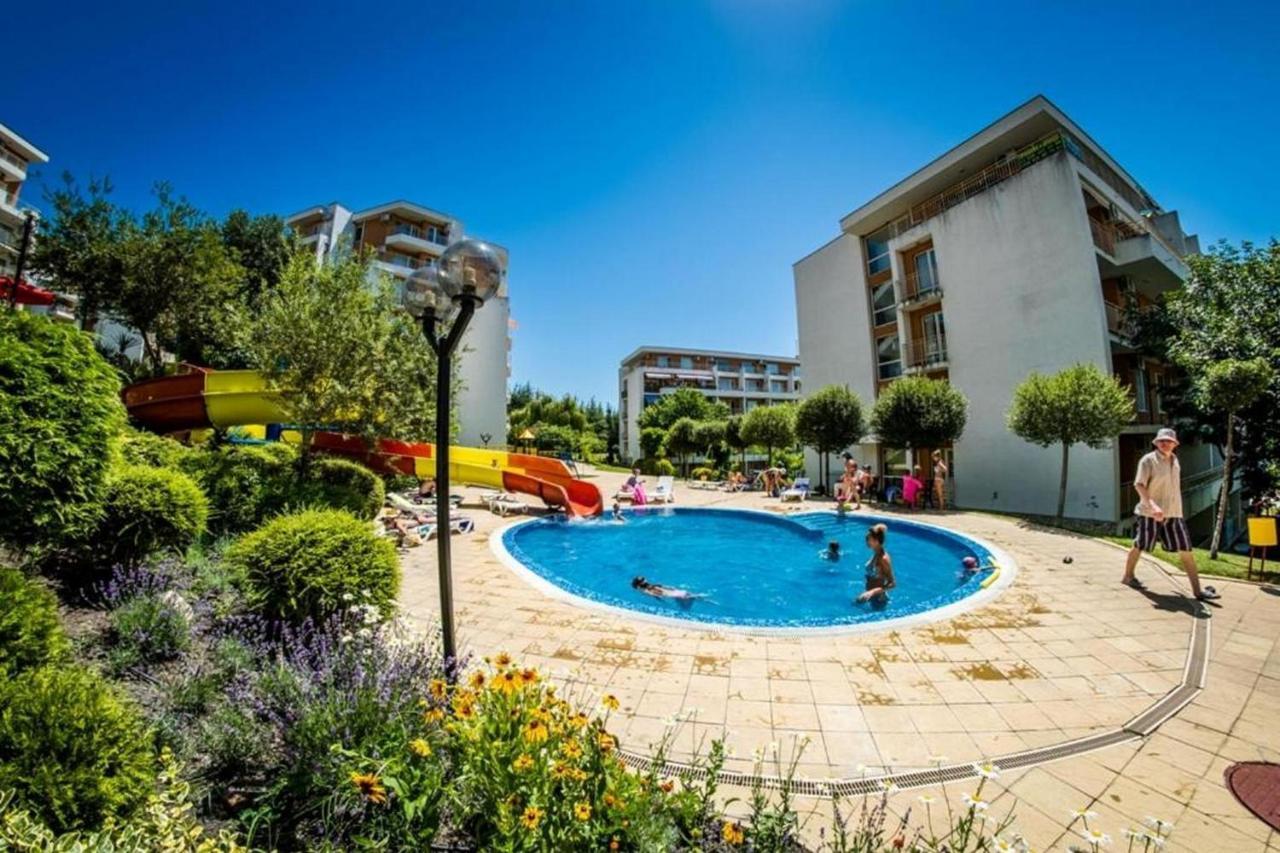 Fort Noks - Menada Apartments Sveti Vlas Bagian luar foto