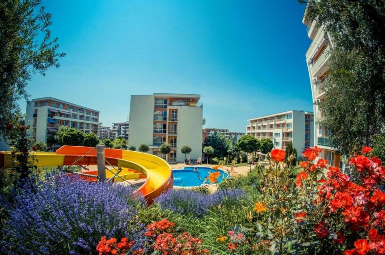 Fort Noks - Menada Apartments Sveti Vlas Bagian luar foto