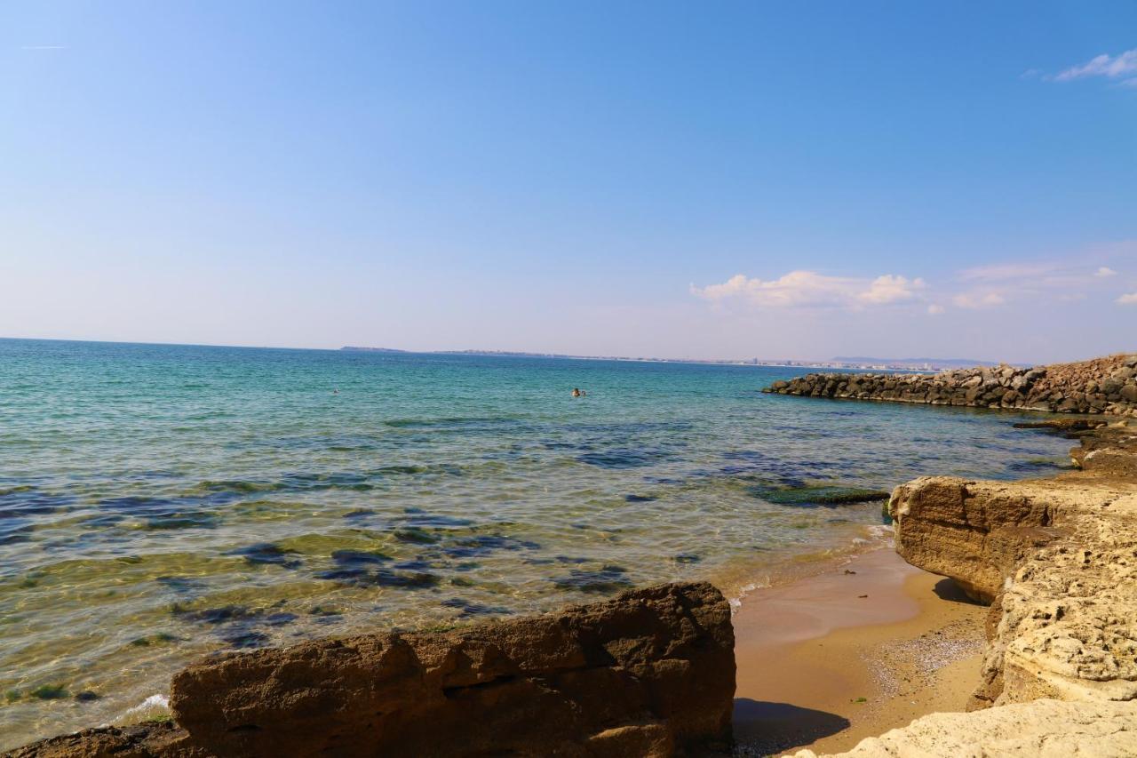 Fort Noks - Menada Apartments Sveti Vlas Bagian luar foto
