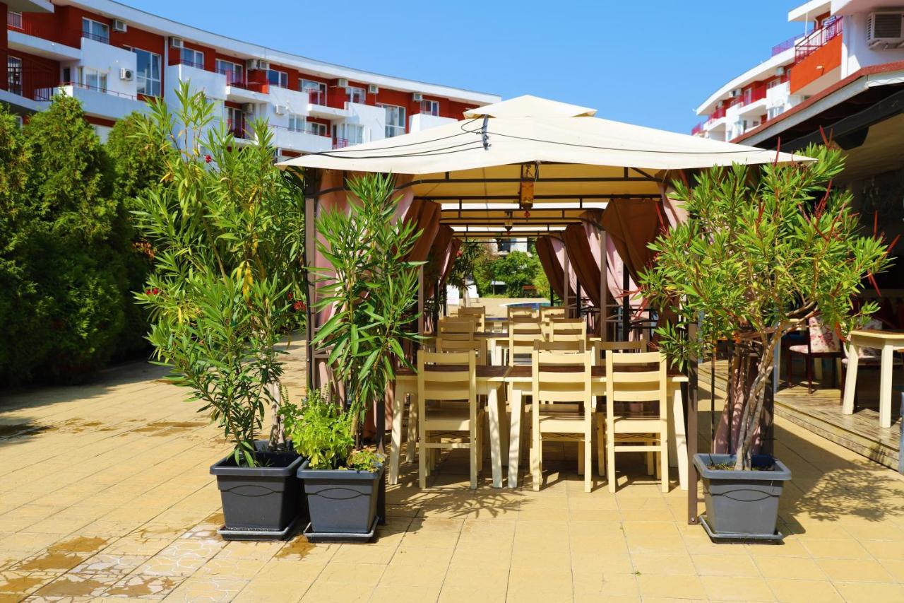 Fort Noks - Menada Apartments Sveti Vlas Bagian luar foto