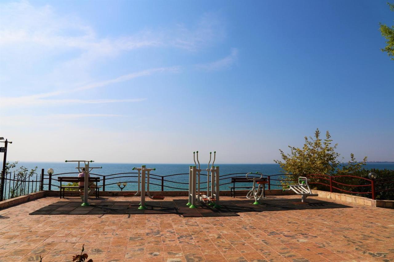 Fort Noks - Menada Apartments Sveti Vlas Bagian luar foto
