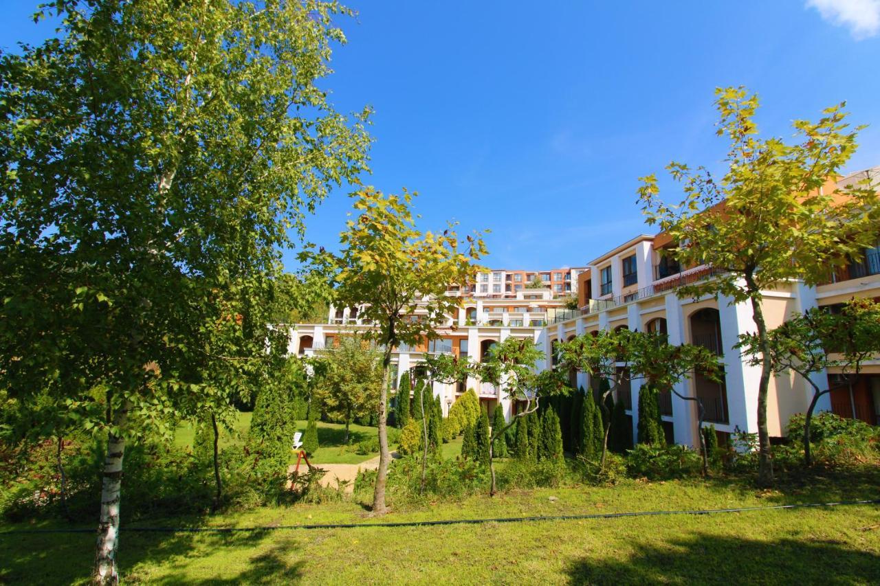 Fort Noks - Menada Apartments Sveti Vlas Bagian luar foto