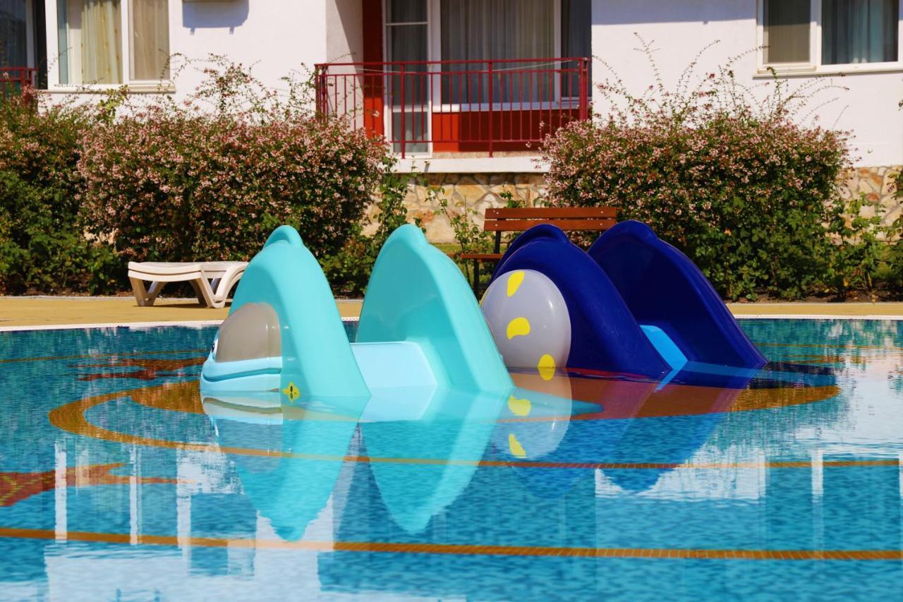 Fort Noks - Menada Apartments Sveti Vlas Bagian luar foto