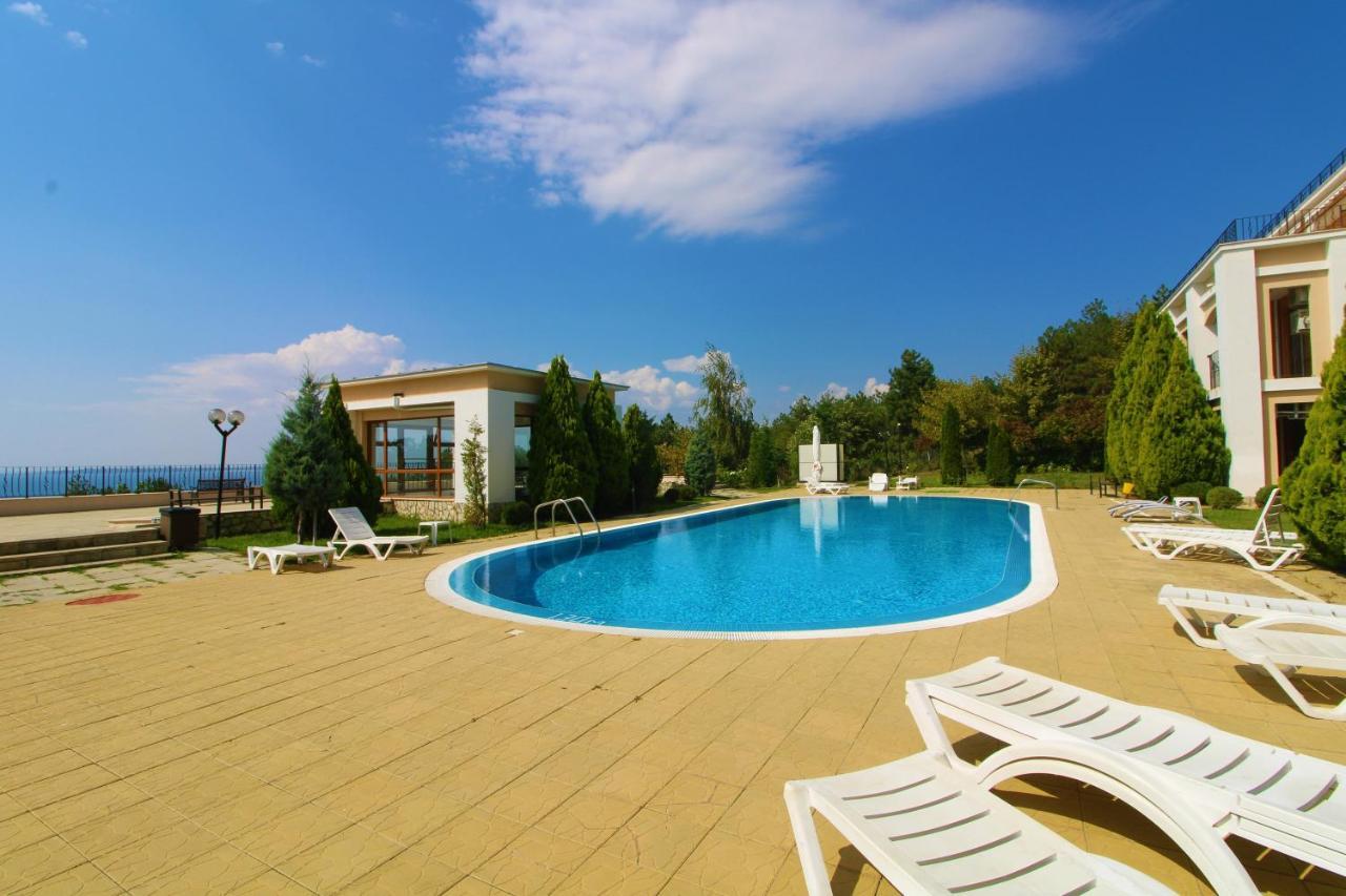 Fort Noks - Menada Apartments Sveti Vlas Bagian luar foto