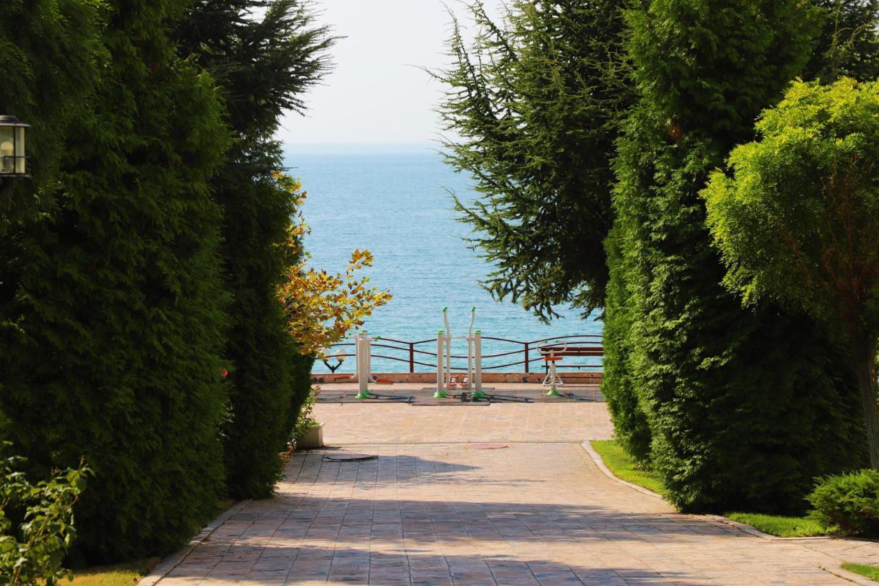 Fort Noks - Menada Apartments Sveti Vlas Bagian luar foto
