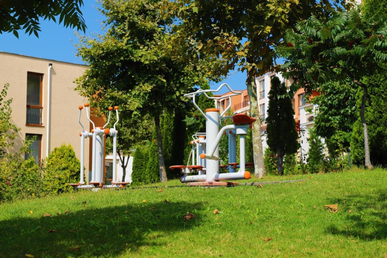 Fort Noks - Menada Apartments Sveti Vlas Bagian luar foto