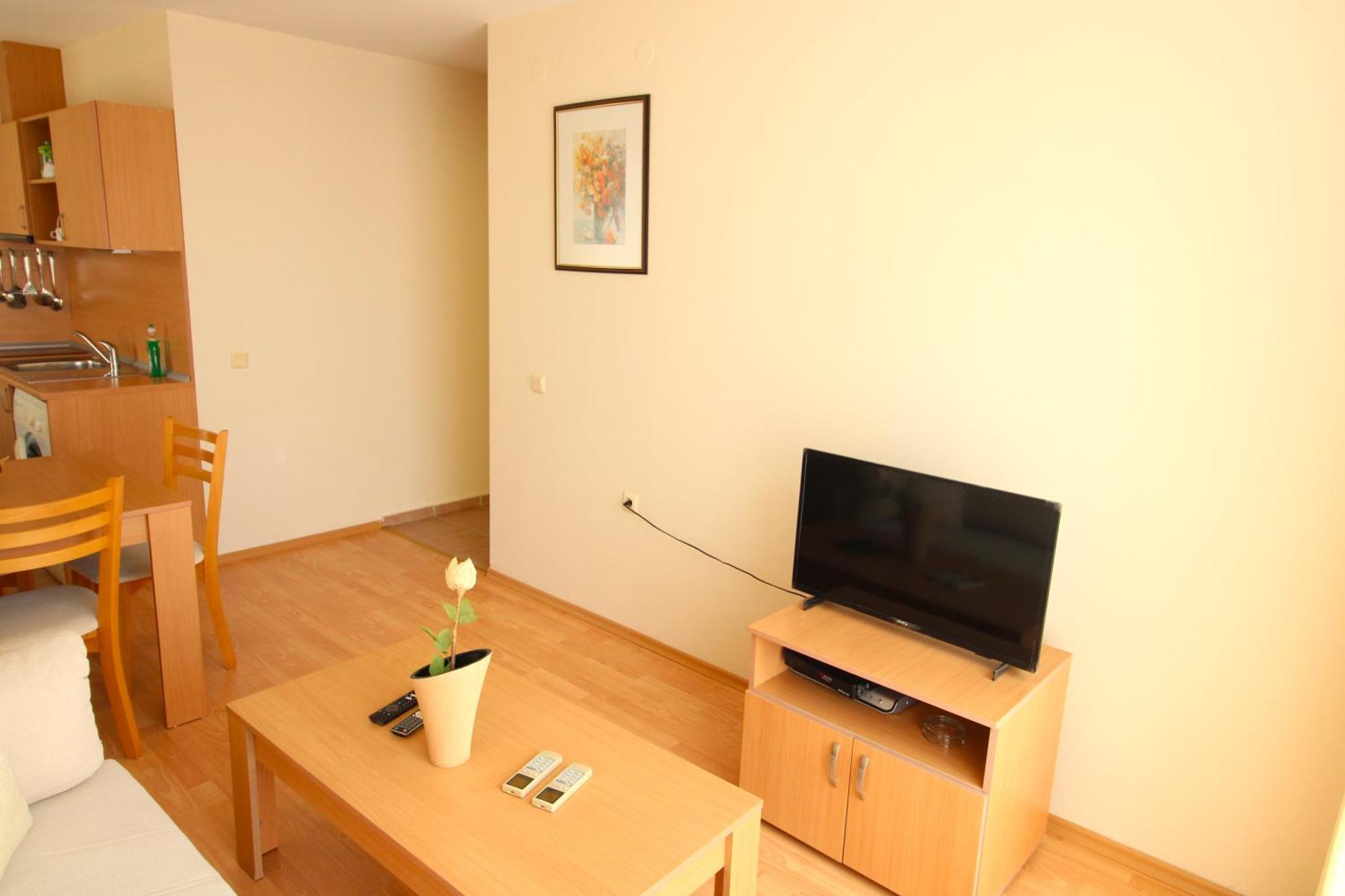 Fort Noks - Menada Apartments Sveti Vlas Bagian luar foto