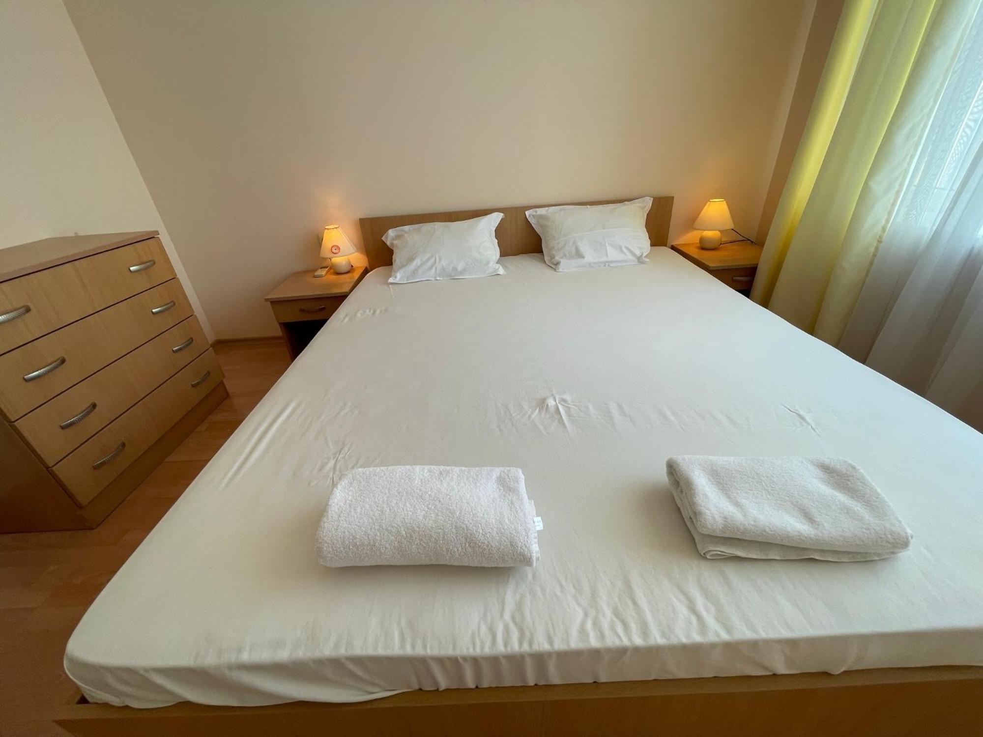 Fort Noks - Menada Apartments Sveti Vlas Ruang foto