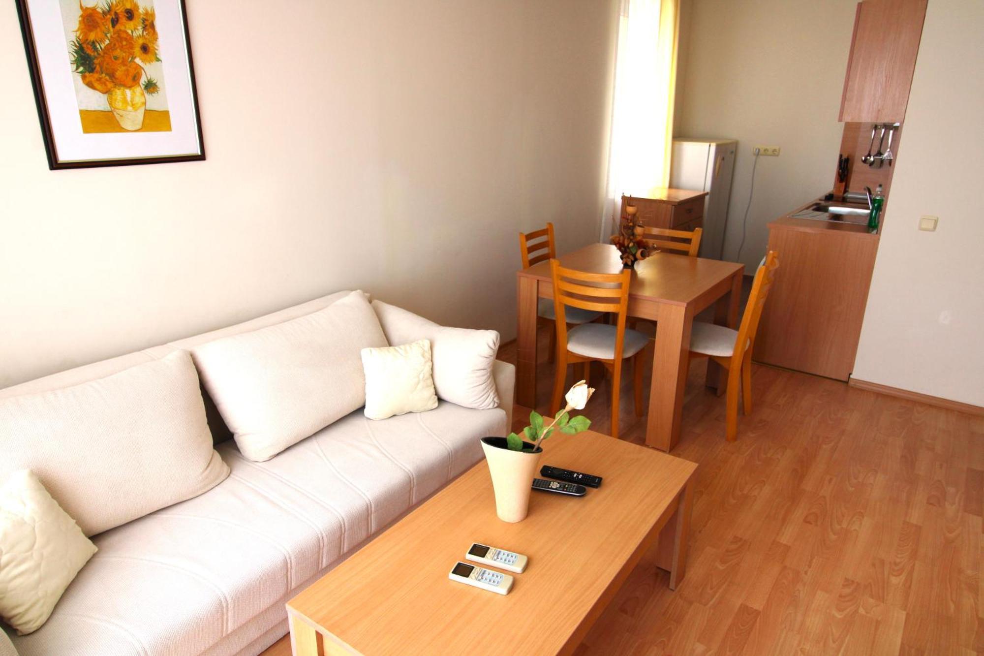 Fort Noks - Menada Apartments Sveti Vlas Bagian luar foto